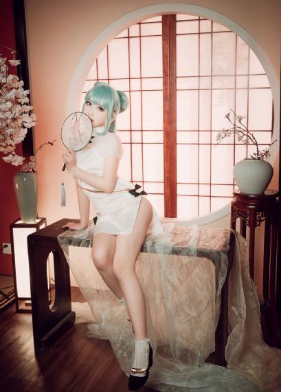 精品久久久久久久免费蜜桃_HD完整版观看